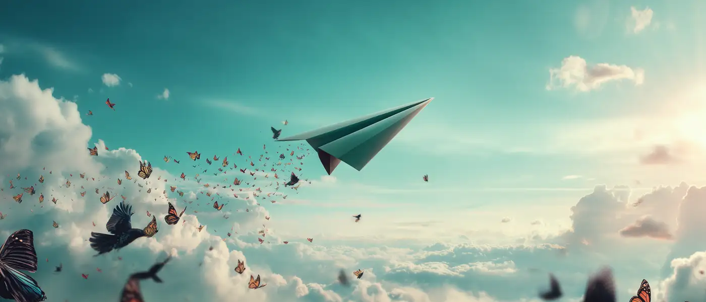 Ein Papierflieger schwebt durch die Luft, umgeben von bunten Schmetterlingen